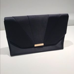 Black clutch